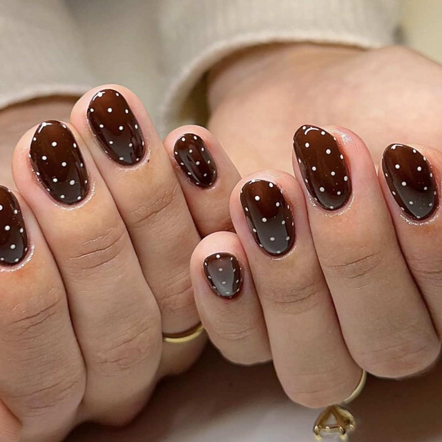 Press On Nails Braun Polka Dot kurze ovale Kunstnägel